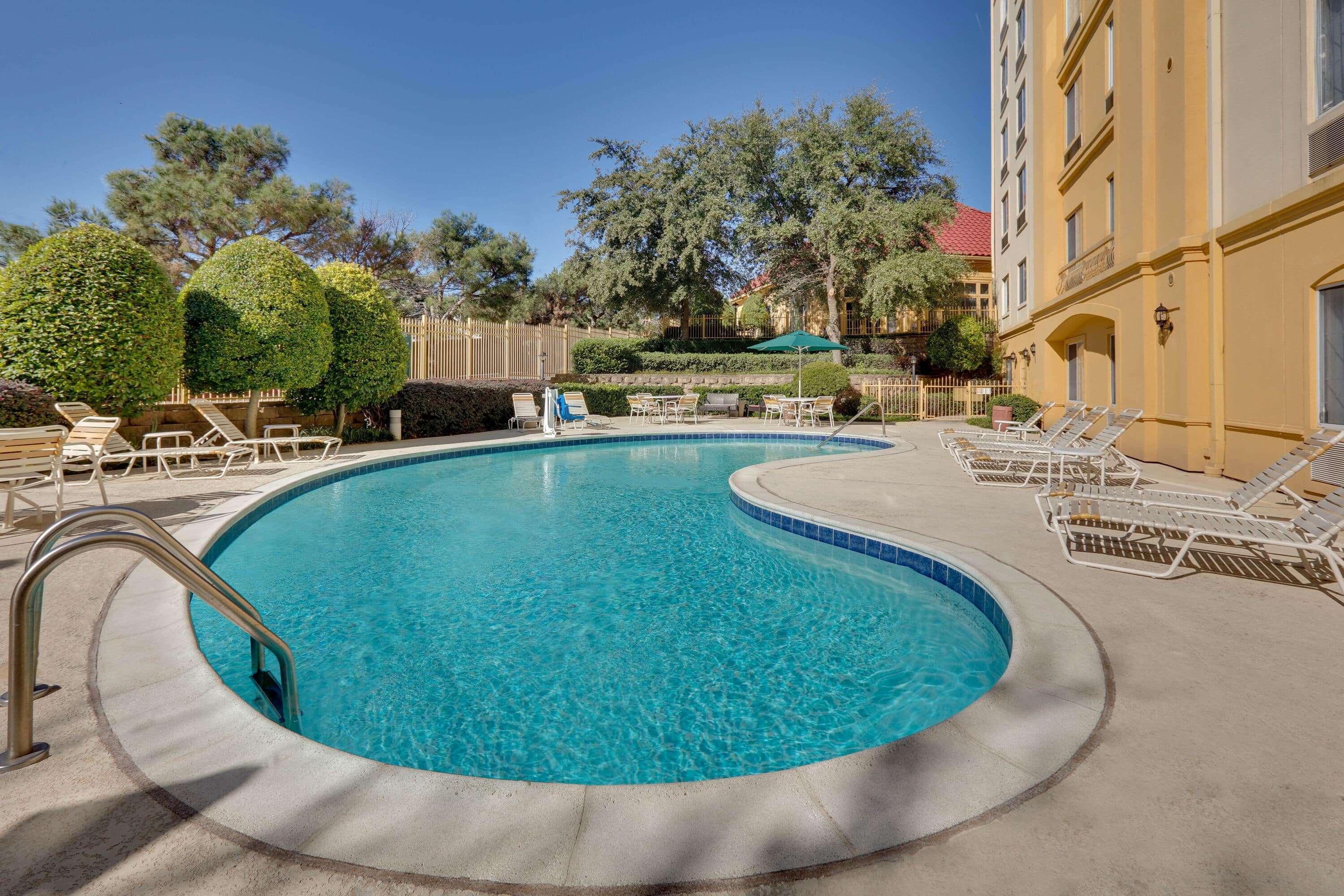 La Quinta By Wyndham Dallas North Central Exterior photo